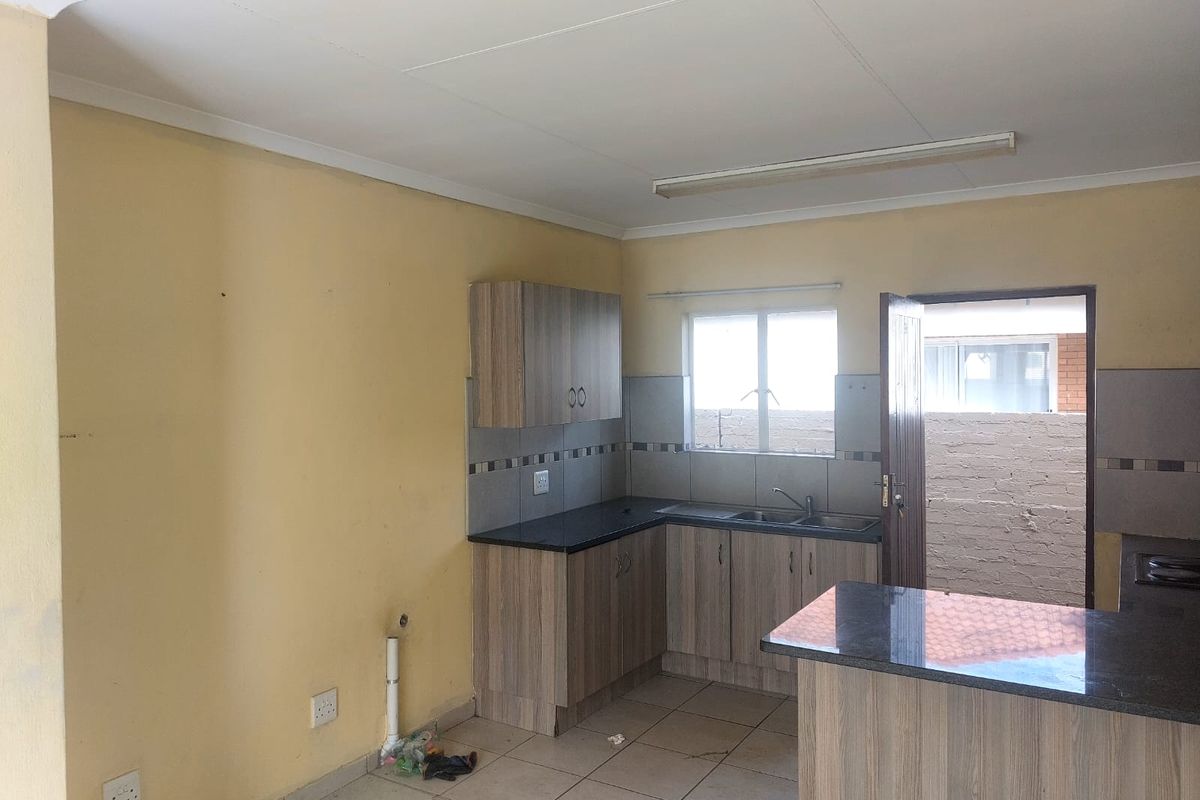 3 Bedroom House in Waterkloof Hills Estate for Sale. - Photo 2