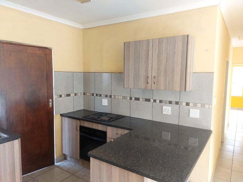 3 Bedroom House in Waterkloof Hills Estate for Sale. - Photo 3