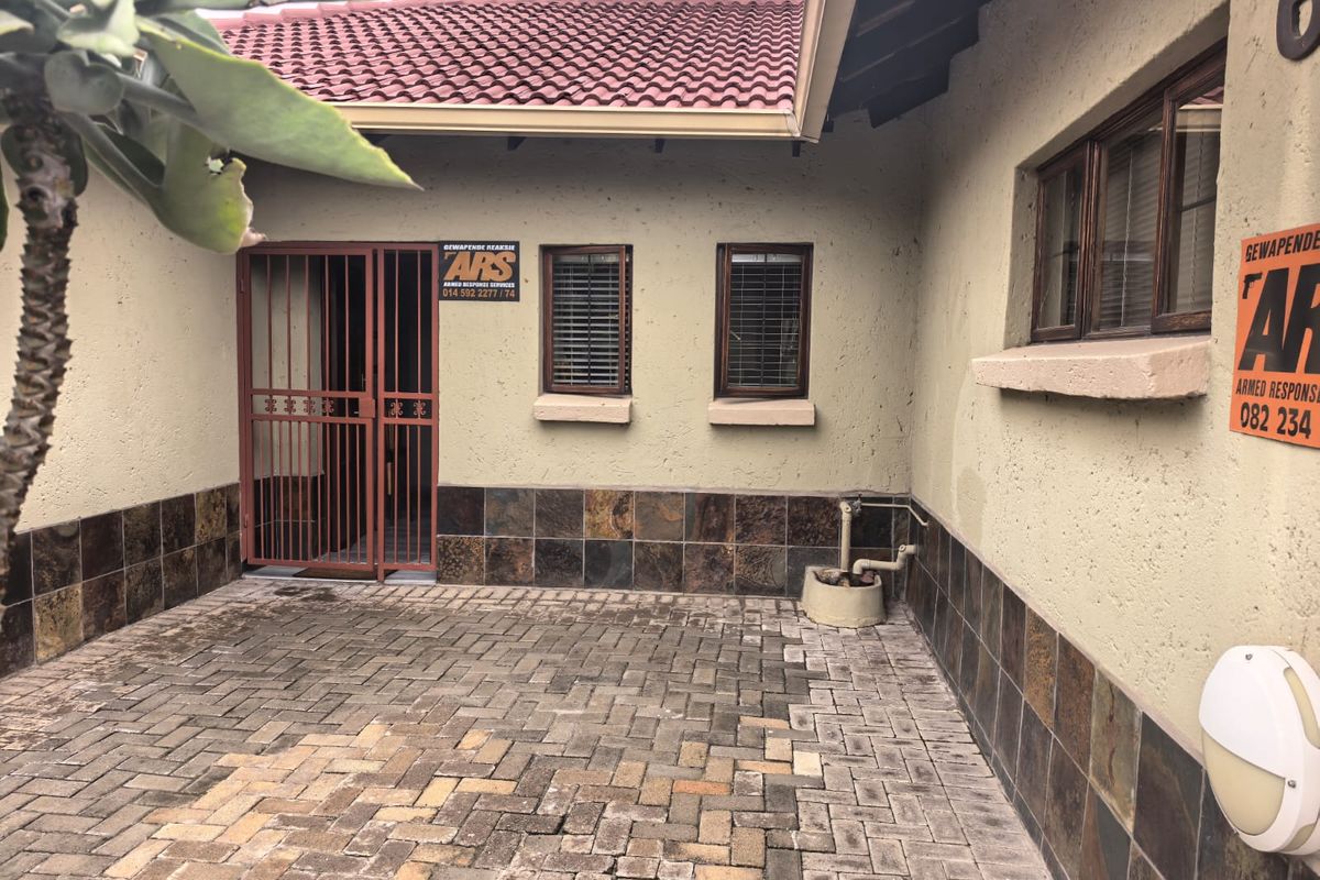 Modern 3-Bedroom Home with Indoor Jacuzzi and Stylish Finishes - Photo 3