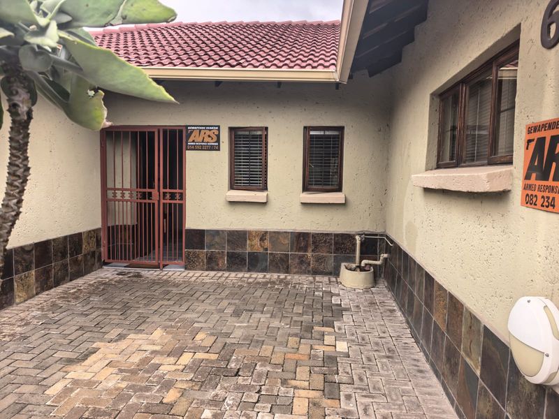 Modern 3-Bedroom Home with Indoor Jacuzzi and Stylish Finishes - Photo 3