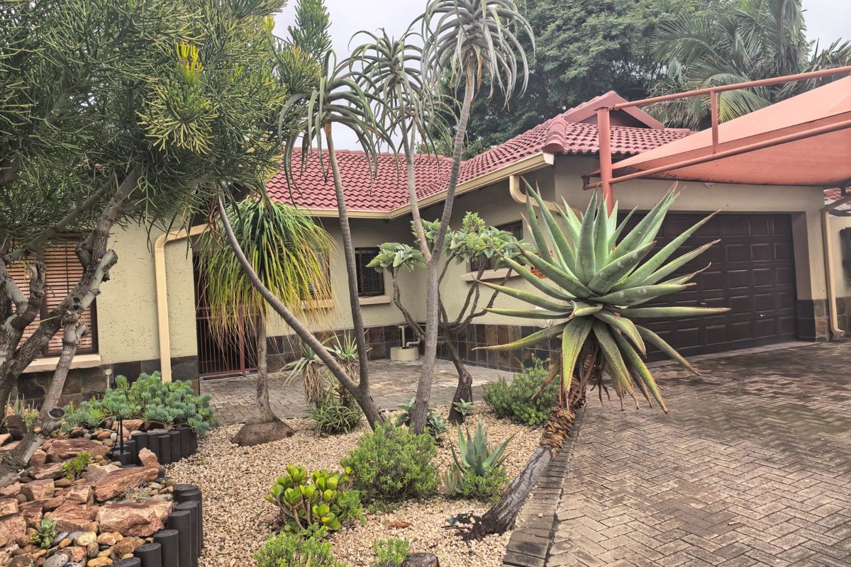 Modern 3-Bedroom Home with Indoor Jacuzzi and Stylish Finishes - Photo 2