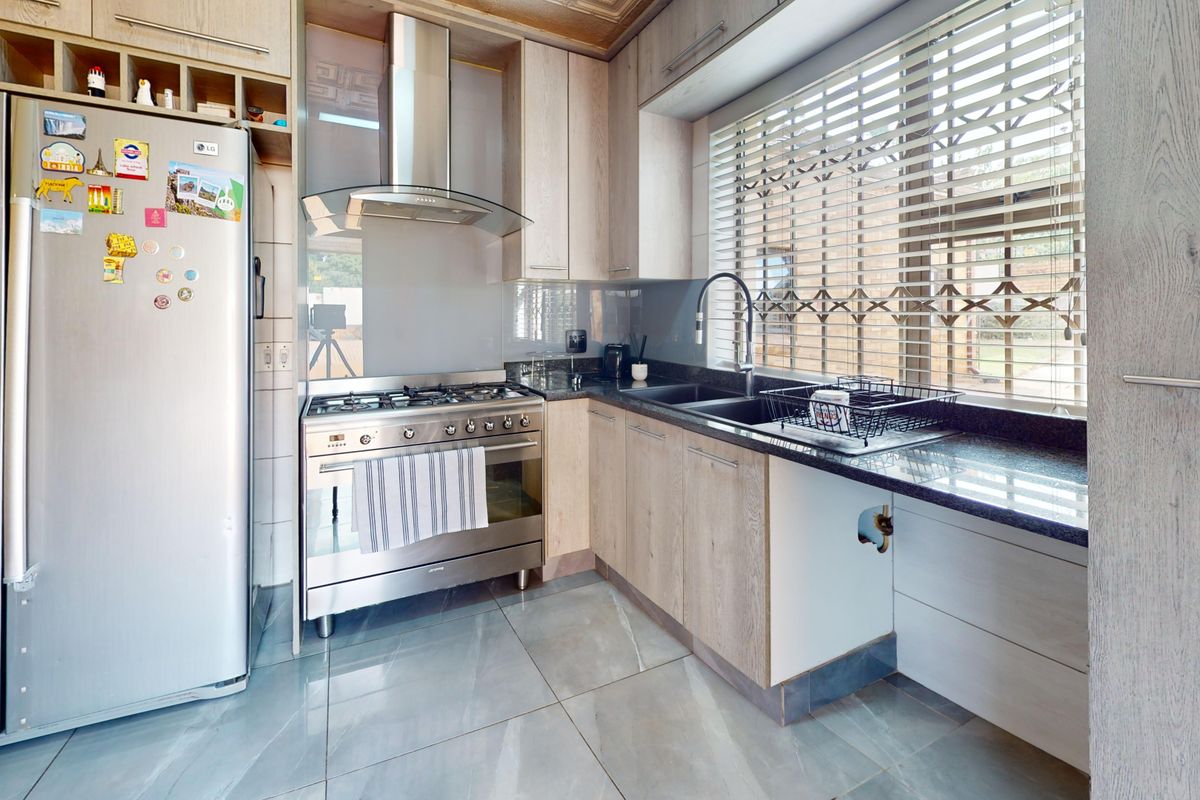 Starting to bid from R1,499,000! Non-Distressed Live Luxury Auction! - Photo 3