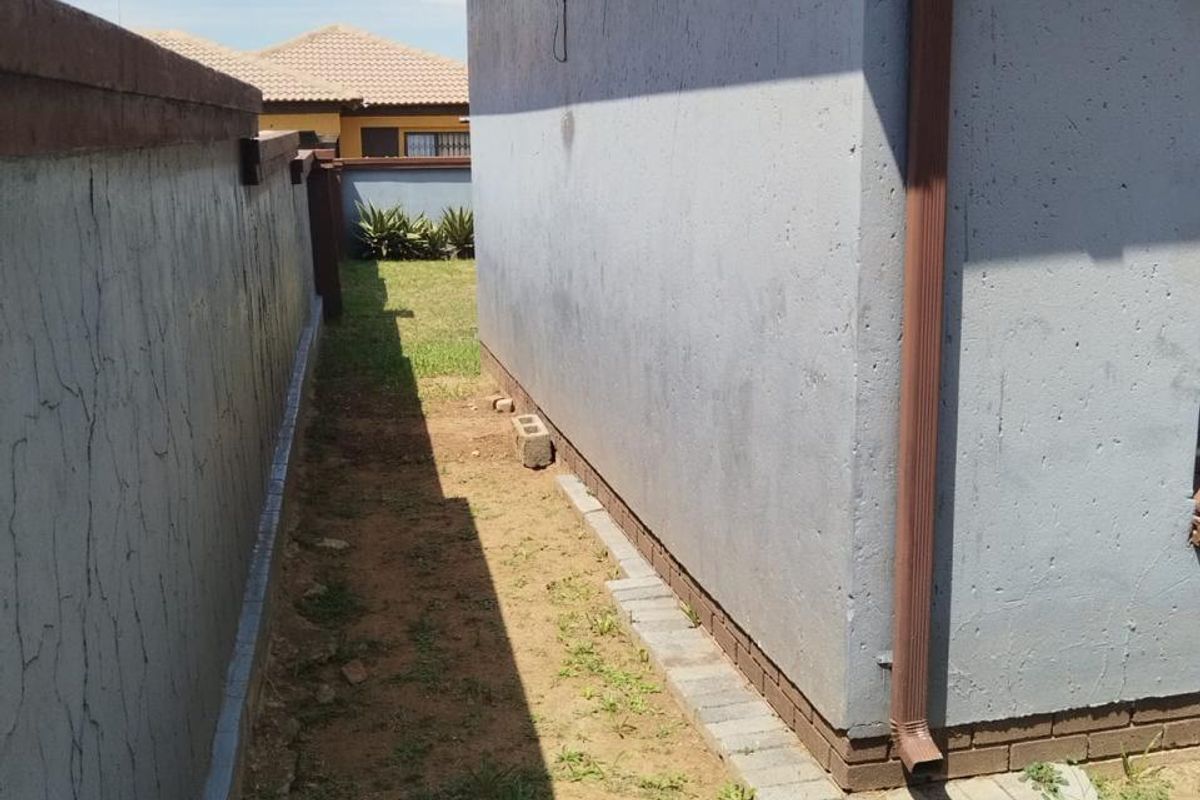 Charming 3-bedroom home in Sharon Park, Nigel – perfect for families seeking comfort - Photo 3