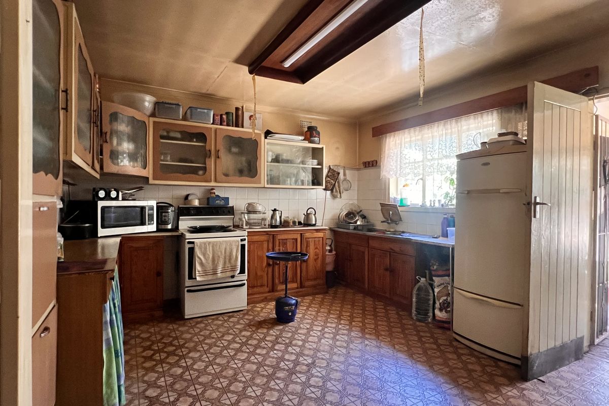 Priced to Please! - Photo 2