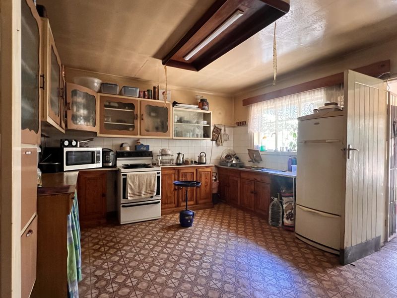 Priced to Please! - Photo 2