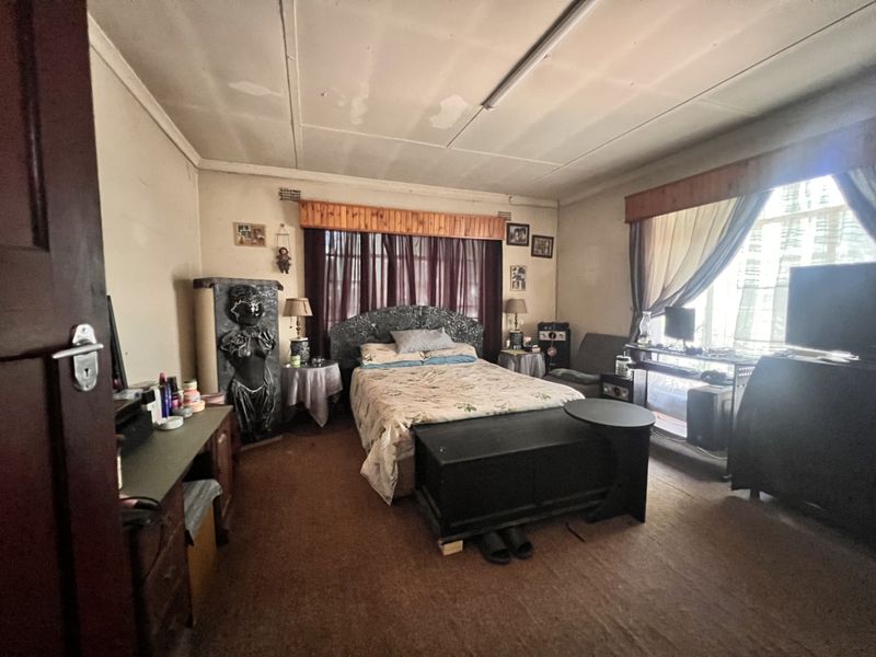 Priced to Please! - Photo 9