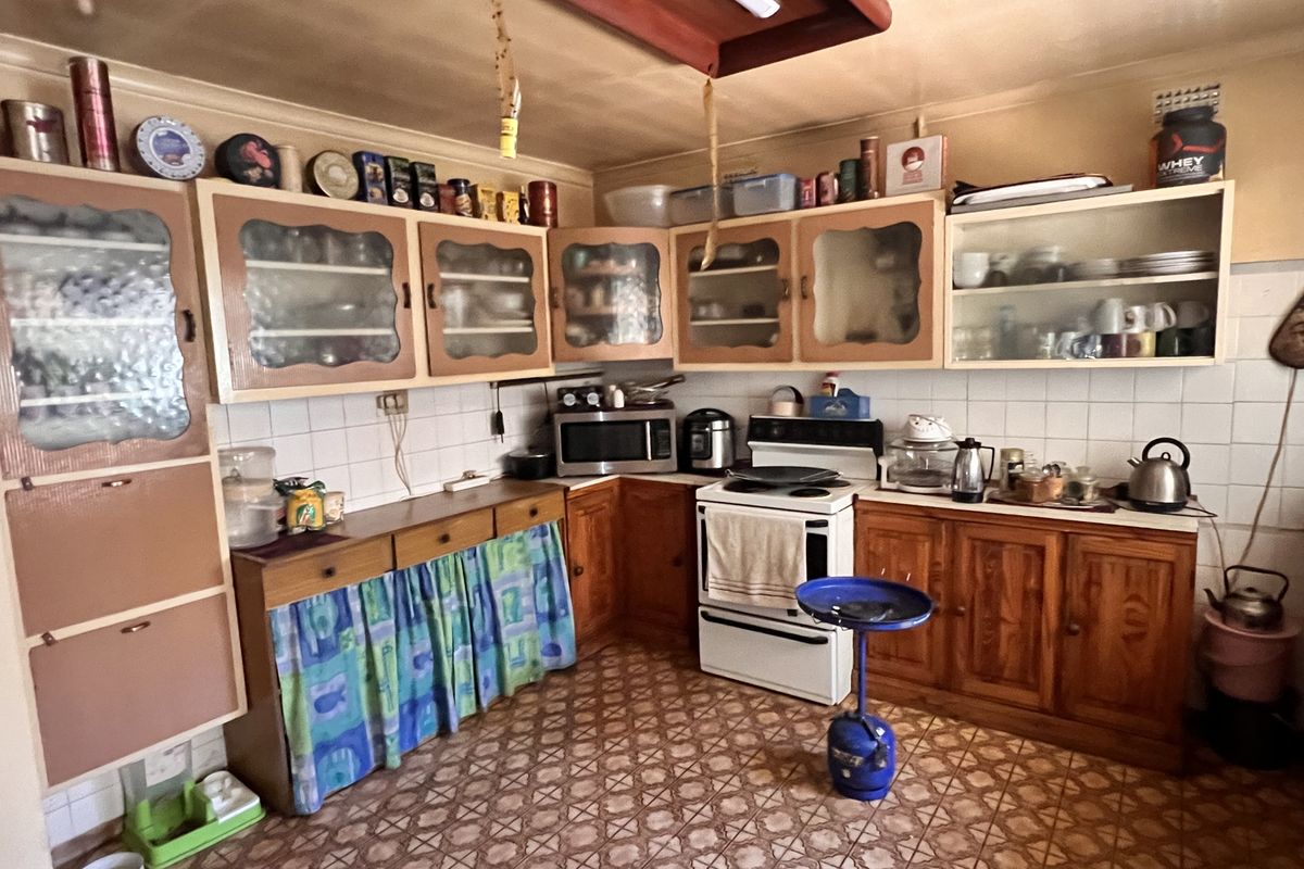 Priced to Please! - Photo 3