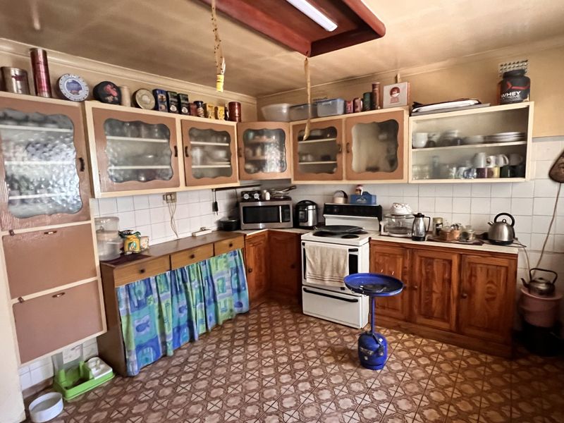 Priced to Please! - Photo 3