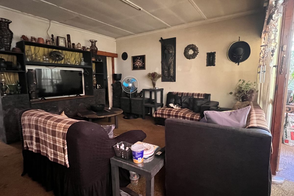 Priced to Please! - Photo 5