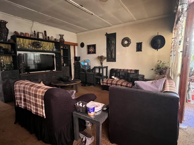 Priced to Please! - Photo 5