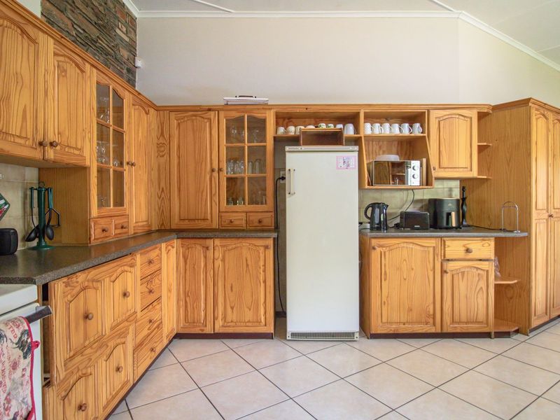 Charming Family Home in Cradock East - Photo 7