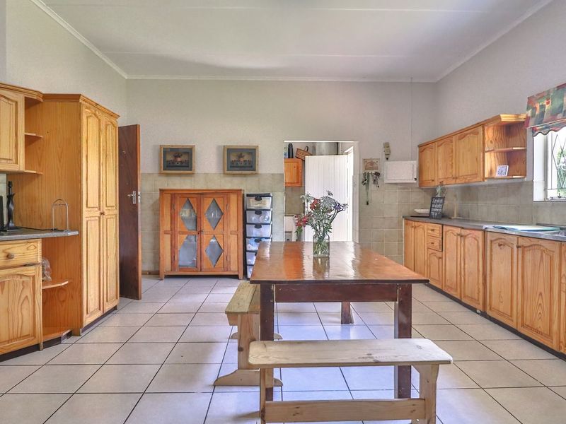 Charming Family Home in Cradock East - Photo 6