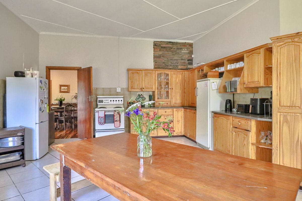 Charming Family Home in Cradock East - Photo 5