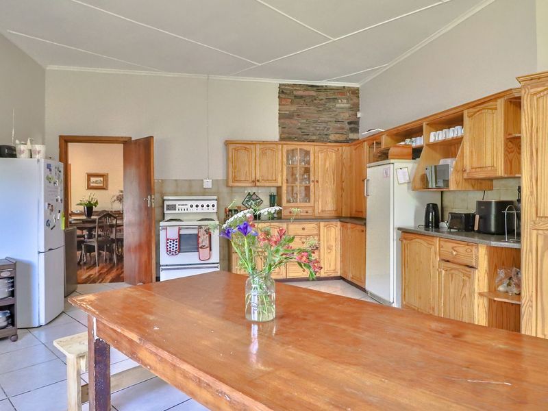 Charming Family Home in Cradock East - Photo 5