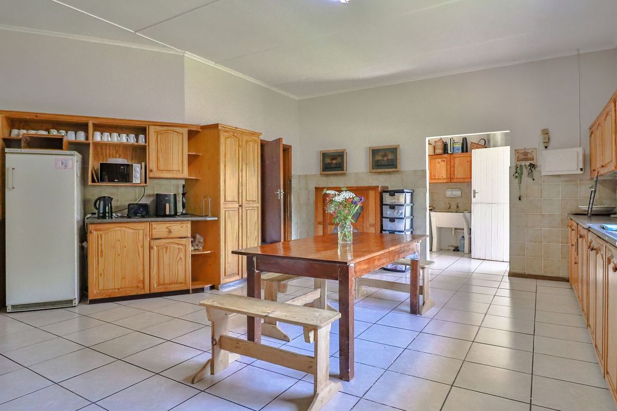 Charming Family Home in Cradock East - Photo 4