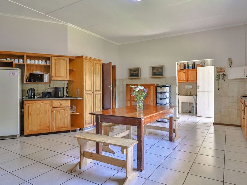 Charming Family Home in Cradock East - Photo 4