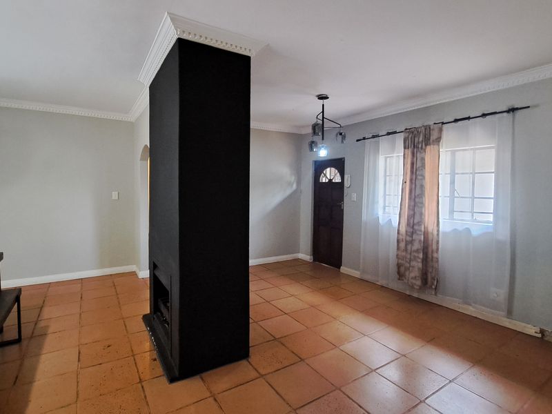 Luxury 3Bed 2Bath Double Garage Secure Family Home With Sparking Pool in Randpark Ridge - Photo 5