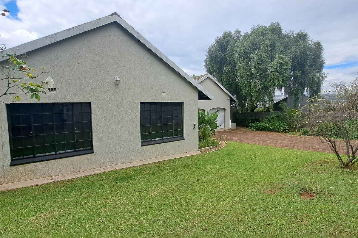 Luxury 3Bed 2Bath Double Garage Secure Family Home With Sparking Pool in Randpark Ridge - Photo 4