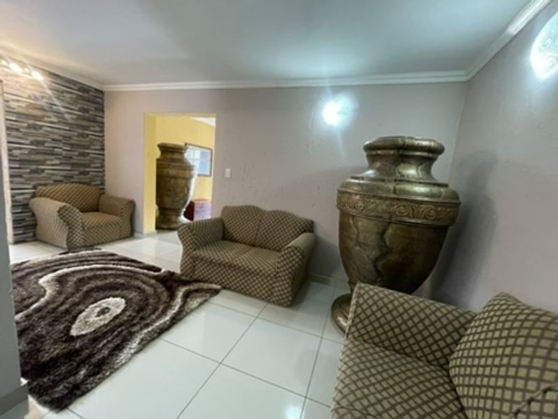 Exceptional Modern Family Estate with Cottage Option in Prime Dadaville Location - Photo 10