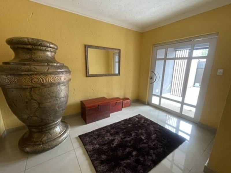 Exceptional Modern Family Estate with Cottage Option in Prime Dadaville Location - Photo 8