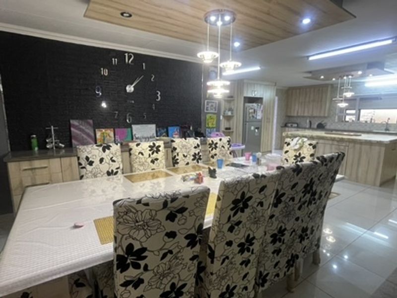 Exceptional Modern Family Estate with Cottage Option in Prime Dadaville Location - Photo 6