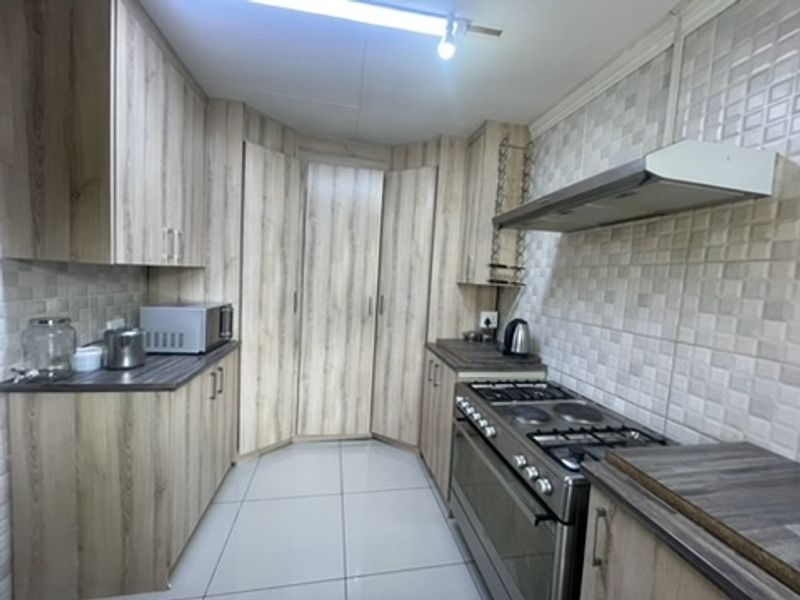 Exceptional Modern Family Estate with Cottage Option in Prime Dadaville Location - Photo 3