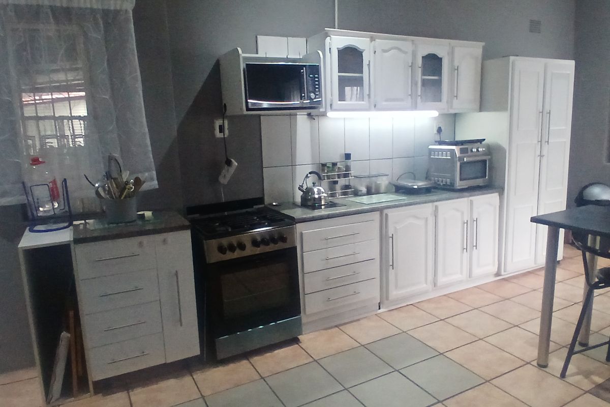 Versatile Family Home with Flatlet & Incredible Income Potential - Photo 3