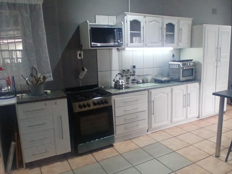 Versatile Family Home with Flatlet & Incredible Income Potential - Photo 3