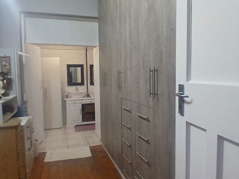 Versatile Family Home with Flatlet & Incredible Income Potential - Photo 7