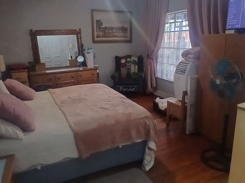 Versatile Family Home with Flatlet & Incredible Income Potential - Photo 10