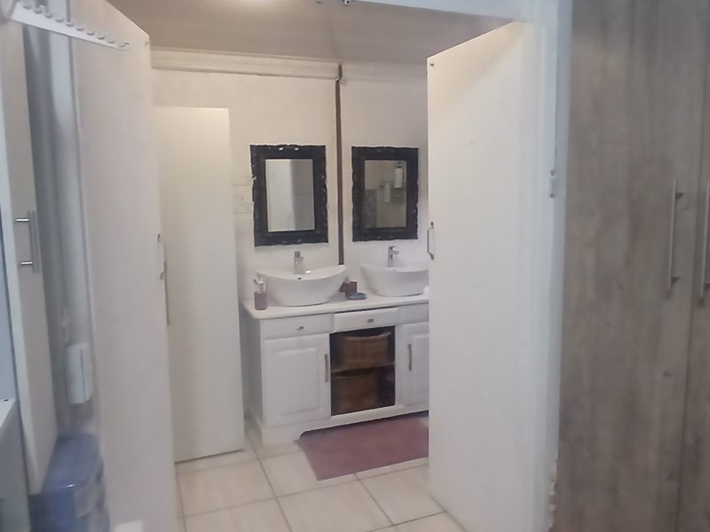 Versatile Family Home with Flatlet & Incredible Income Potential - Photo 8