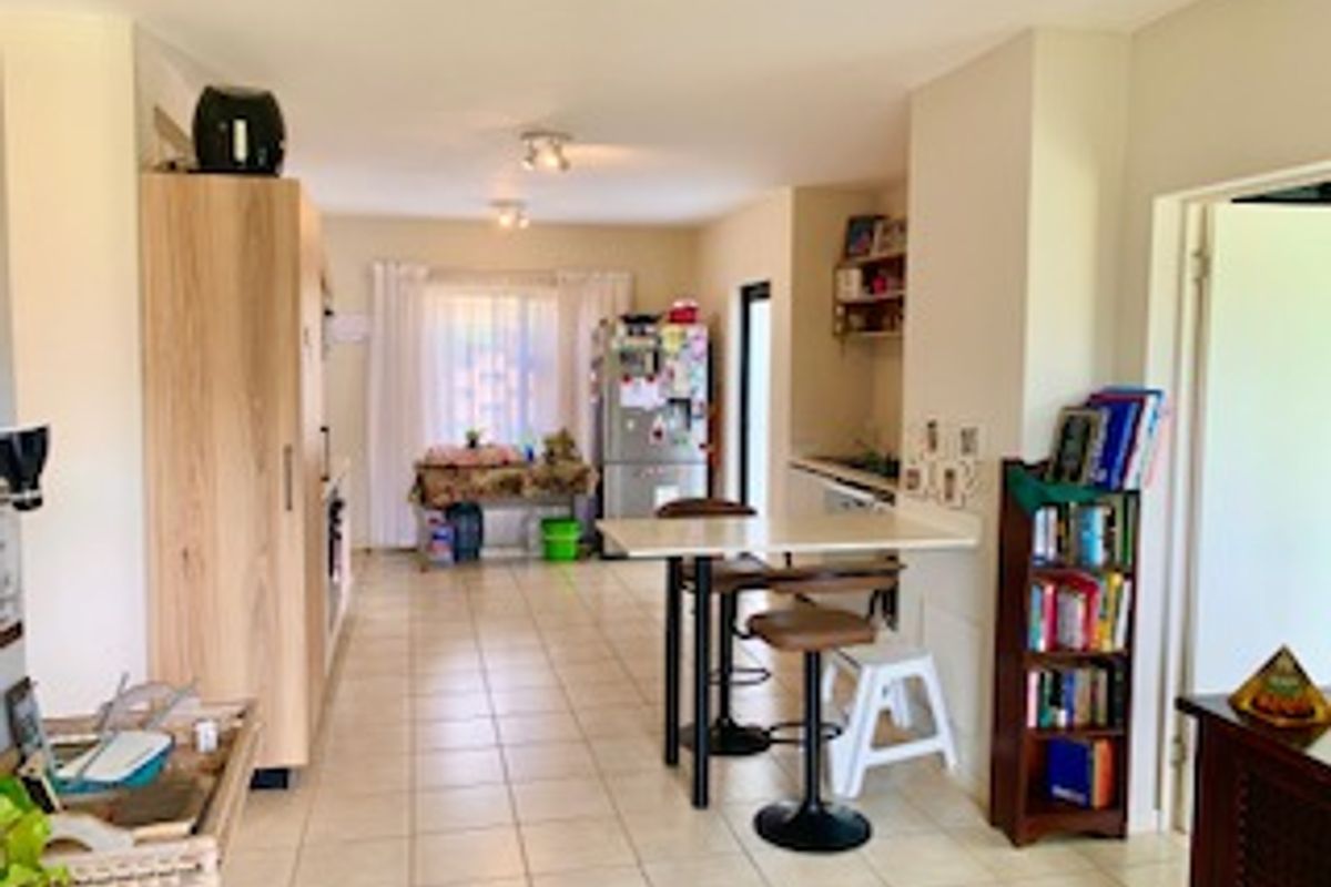 3 BEDROOM 2 BATHROOM APARTMENT, WITH WRAP AROUND GARDEN FOR THOSE PET LOVERS - Photo 4