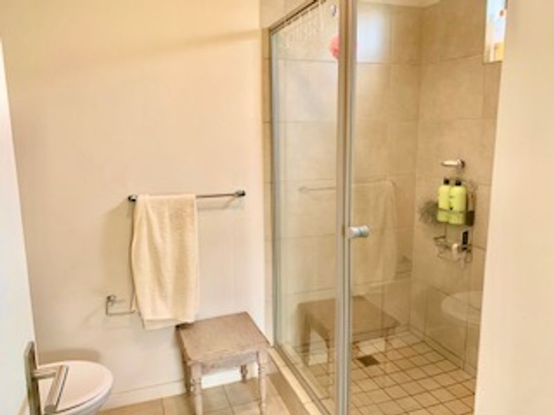 3 BEDROOM 2 BATHROOM APARTMENT, WITH WRAP AROUND GARDEN FOR THOSE PET LOVERS - Photo 9