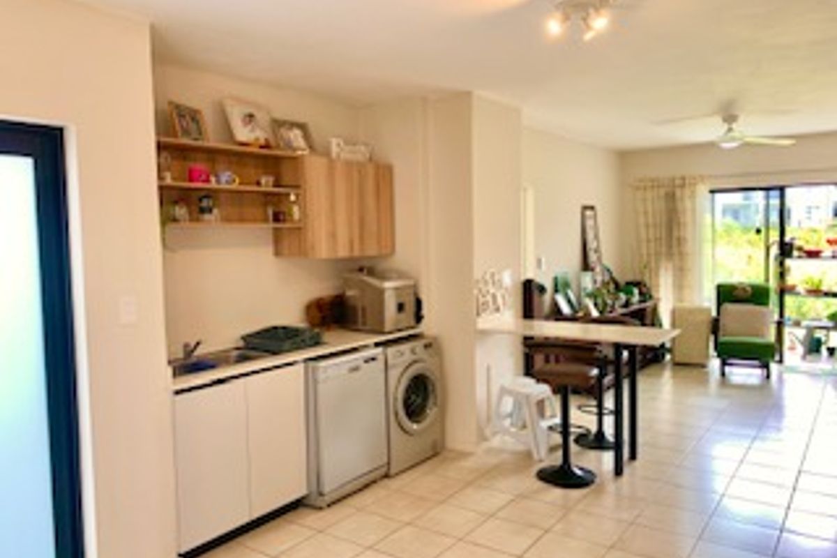 3 BEDROOM 2 BATHROOM APARTMENT, WITH WRAP AROUND GARDEN FOR THOSE PET LOVERS - Photo 5