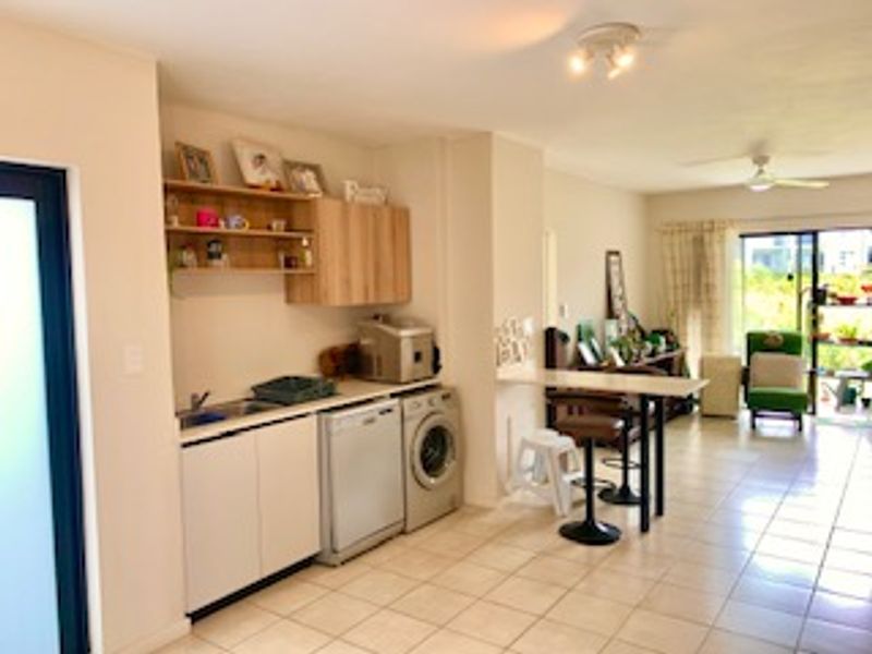 3 BEDROOM 2 BATHROOM APARTMENT, WITH WRAP AROUND GARDEN FOR THOSE PET LOVERS - Photo 5