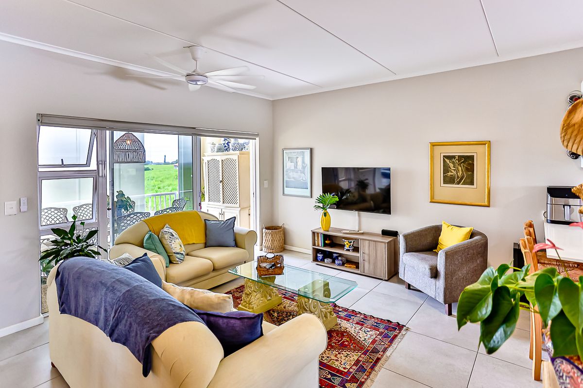 Stunning 3-bedroom apartment for sale in Manor Estates, Ballito—your dream coastal living awaits! - Photo 2