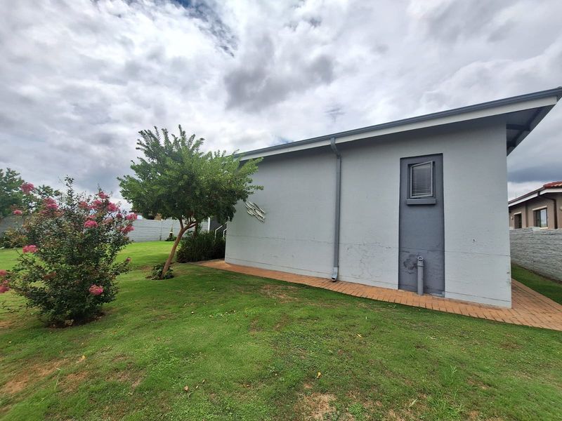 Absolute Beauty in Harbour Town - Photo 7