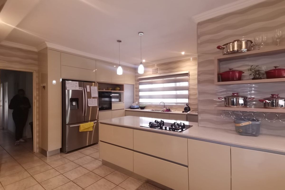 Charming Family Home in the Heart of Vanderbijlpark SE 1 - Photo 3