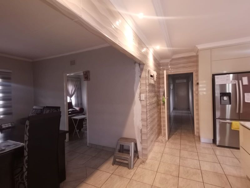 Charming Family Home in the Heart of Vanderbijlpark SE 1 - Photo 5