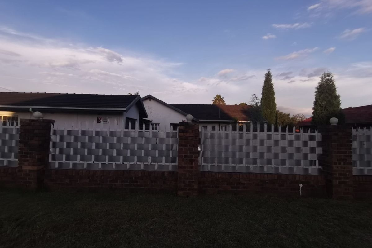 Charming Family Home in the Heart of Vanderbijlpark SE 1 - Photo 2