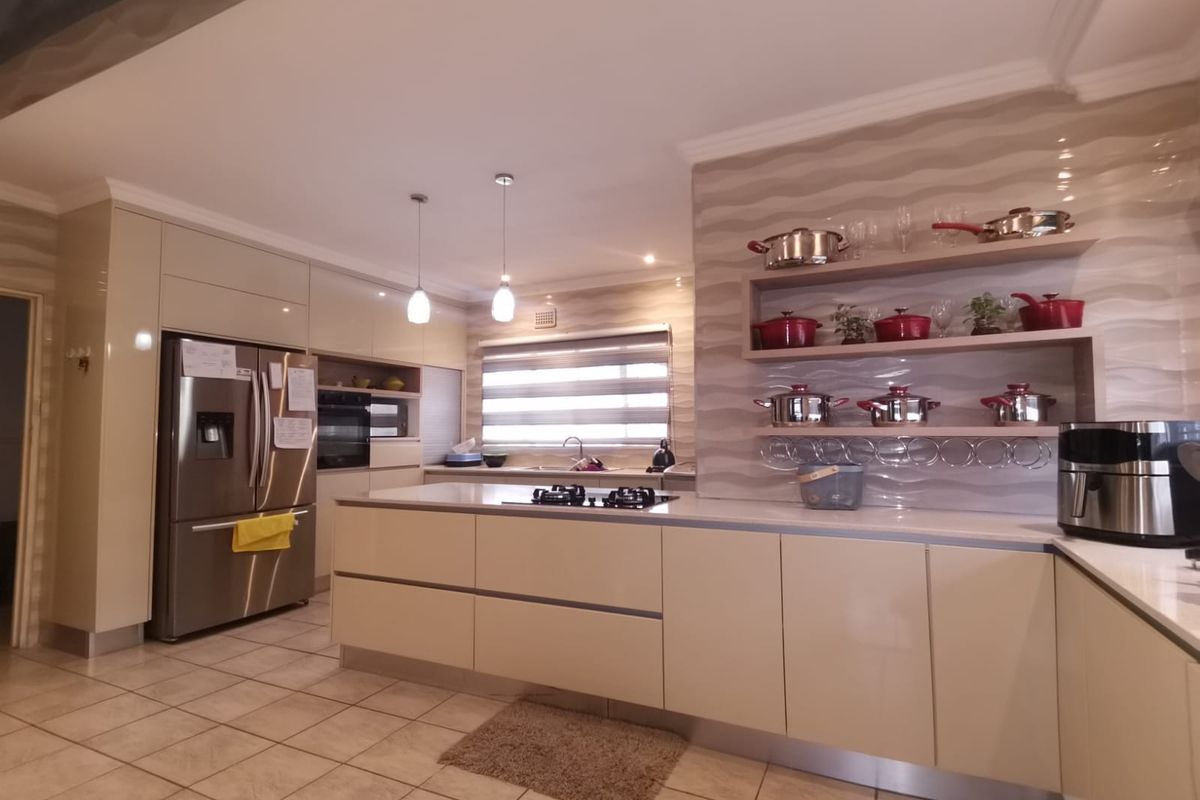 Charming Family Home in the Heart of Vanderbijlpark SE 1 - Photo 4