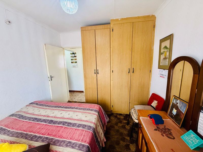 Prime Location & Comfortable Family Living in Chantelle - Photo 8