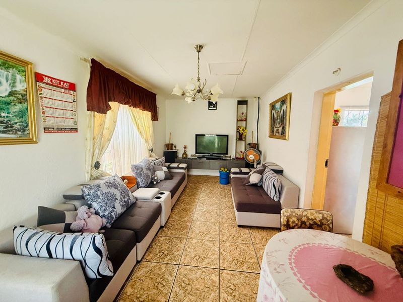 Prime Location & Comfortable Family Living in Chantelle - Photo 6