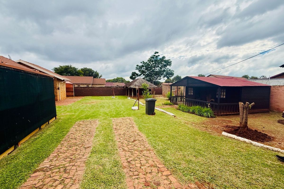 Prime Location & Comfortable Family Living in Chantelle - Photo 2