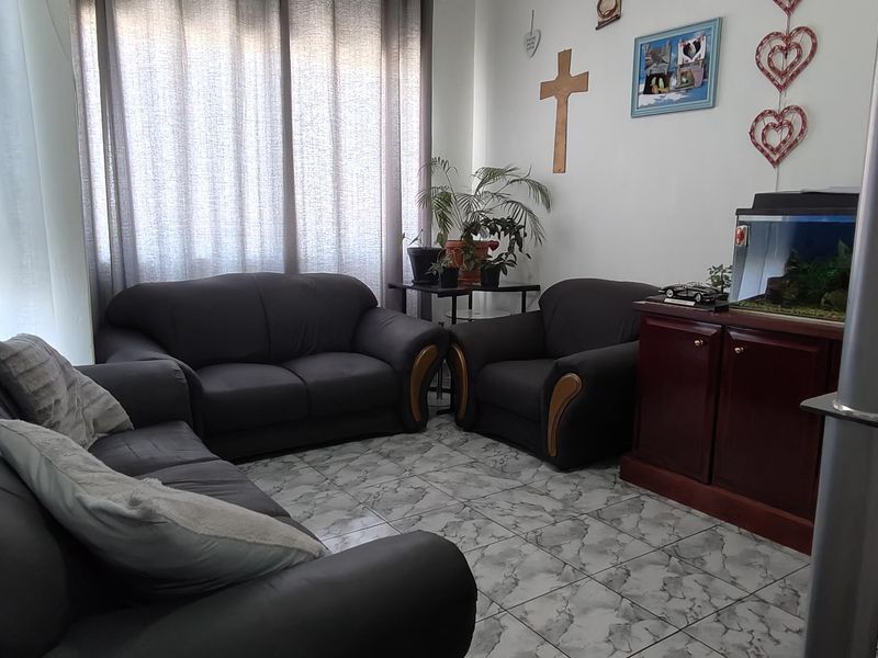 Charming 2-bedroom apartment for sale in Sidwell, Gqeberha—ideal for first-time buyers or investors! - Photo 2