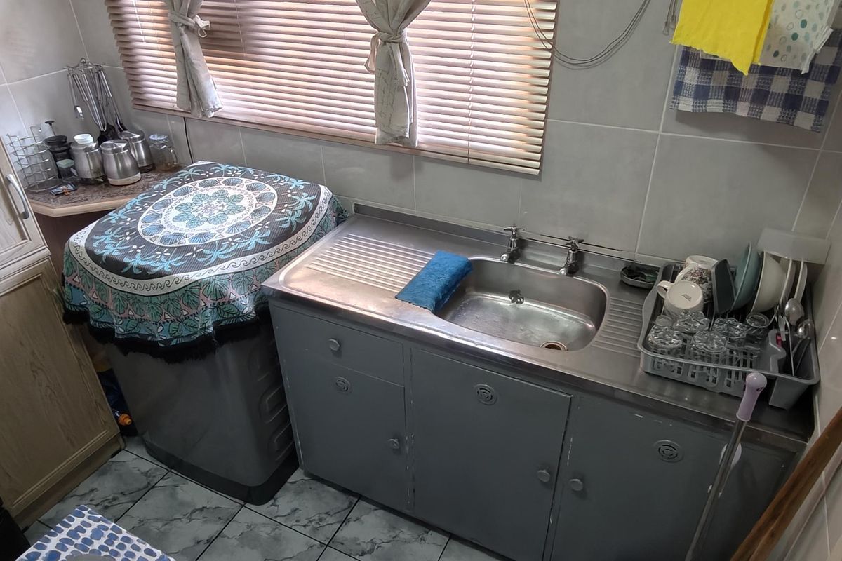 Charming 2-bedroom apartment for sale in Sidwell, Gqeberha—ideal for first-time buyers or investors! - Photo 5