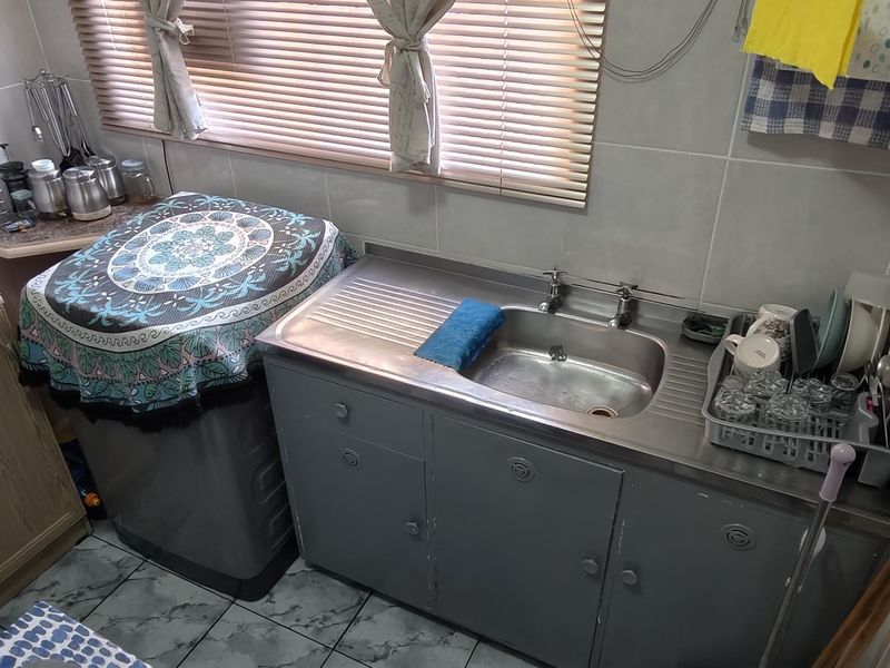 Charming 2-bedroom apartment for sale in Sidwell, Gqeberha—ideal for first-time buyers or investors! - Photo 5