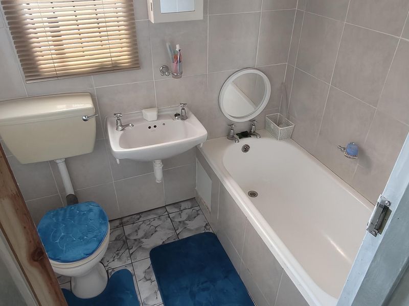 Charming 2-bedroom apartment for sale in Sidwell, Gqeberha—ideal for first-time buyers or investors! - Photo 9