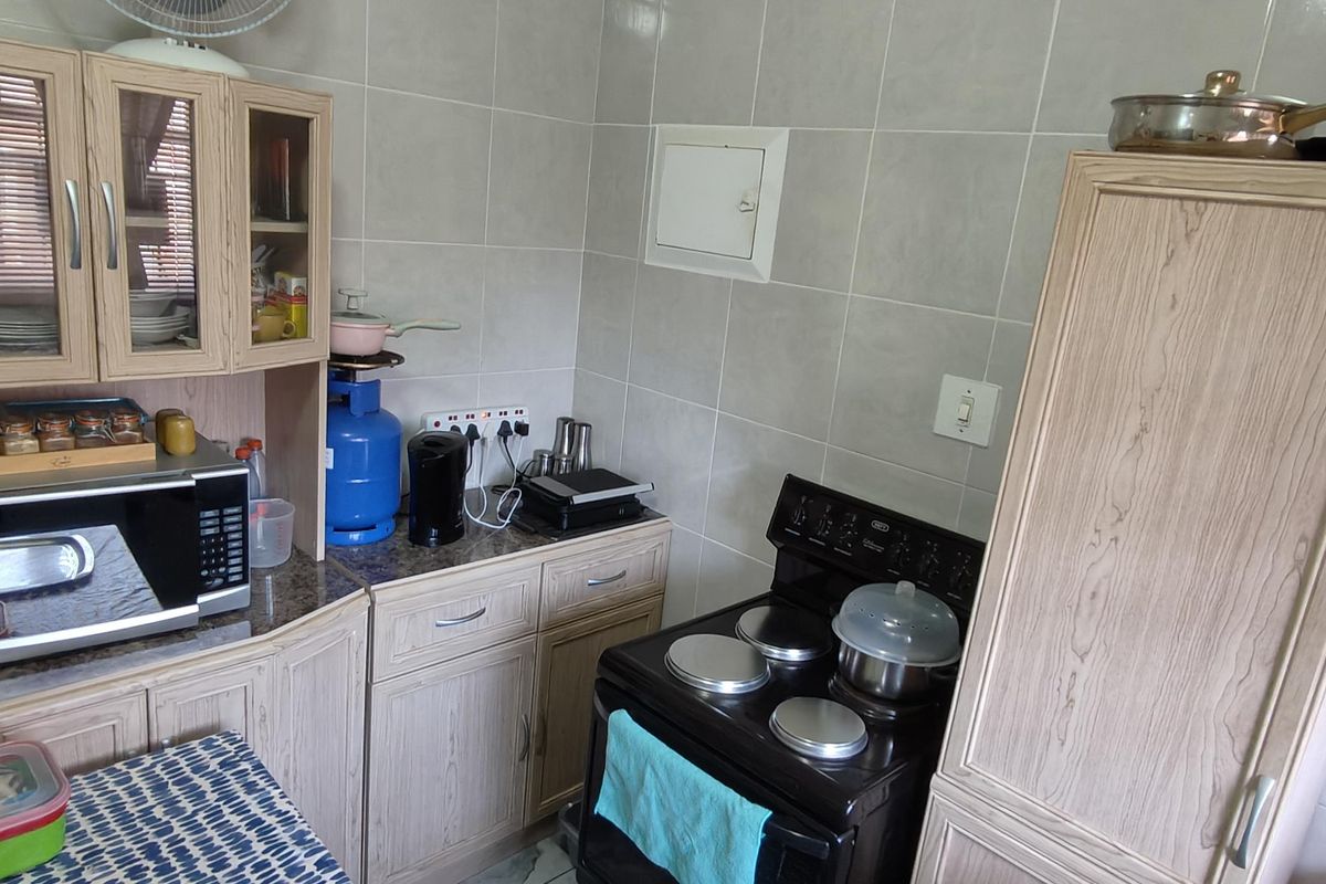 Charming 2-bedroom apartment for sale in Sidwell, Gqeberha—ideal for first-time buyers or investors! - Photo 5