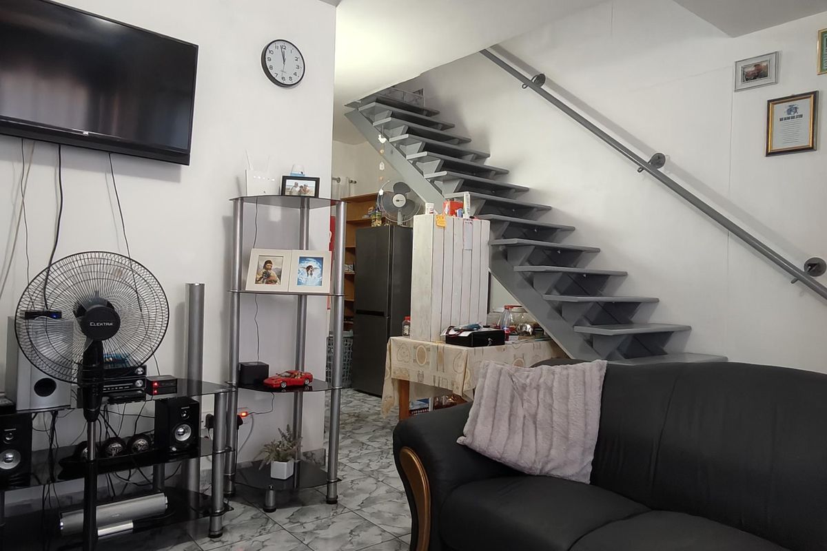 Charming 2-bedroom apartment for sale in Sidwell, Gqeberha—ideal for first-time buyers or investors! - Photo 3